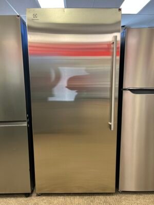 Open Box – 33" Freezer Electrolux EI33AF80WSB