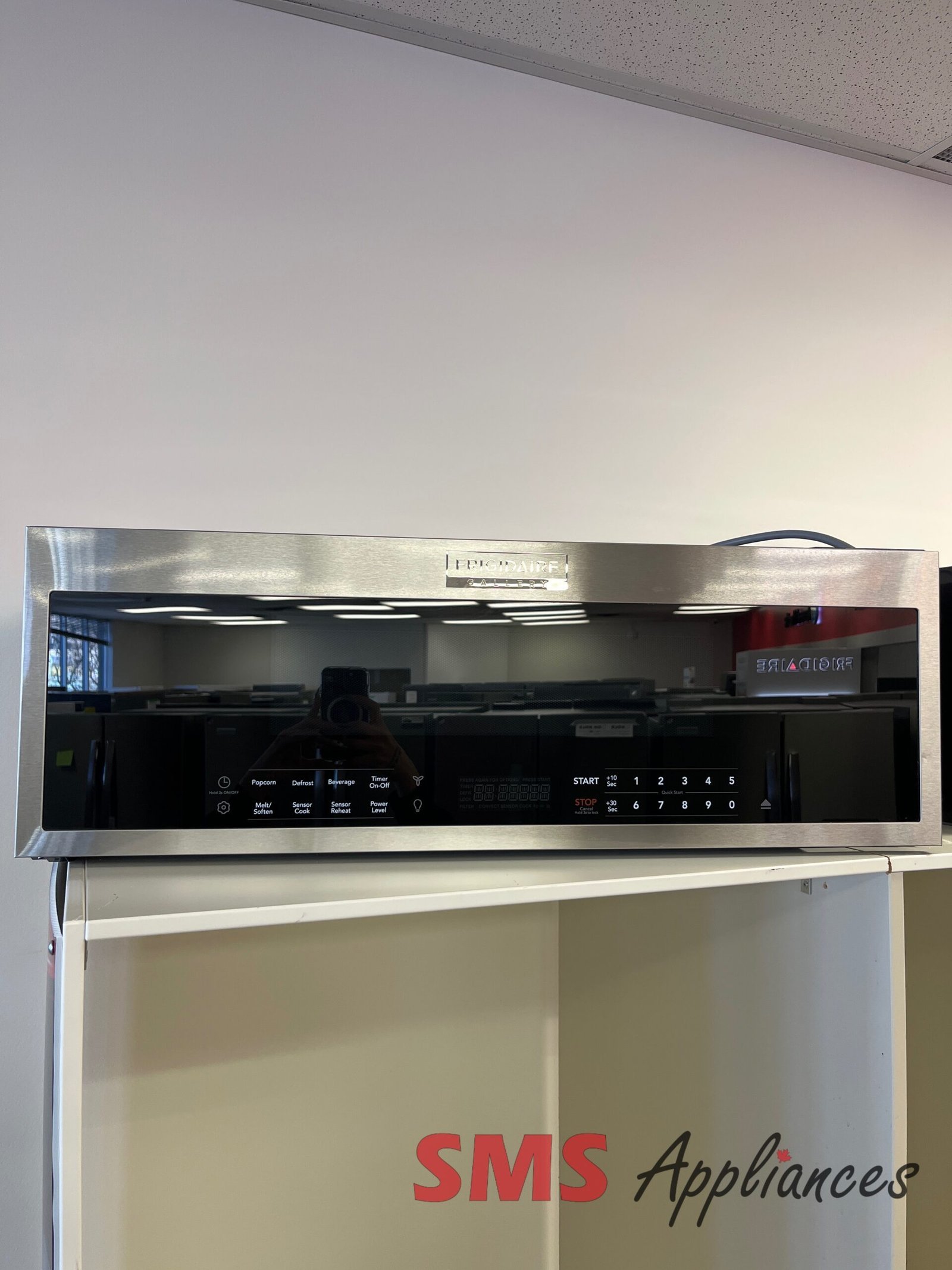 Refurbished-Microwaves-GMOS1266AF-1-scaled-1.jpg Refurbished Microwaves GMOS1266AF Frigidaire - Image 1
