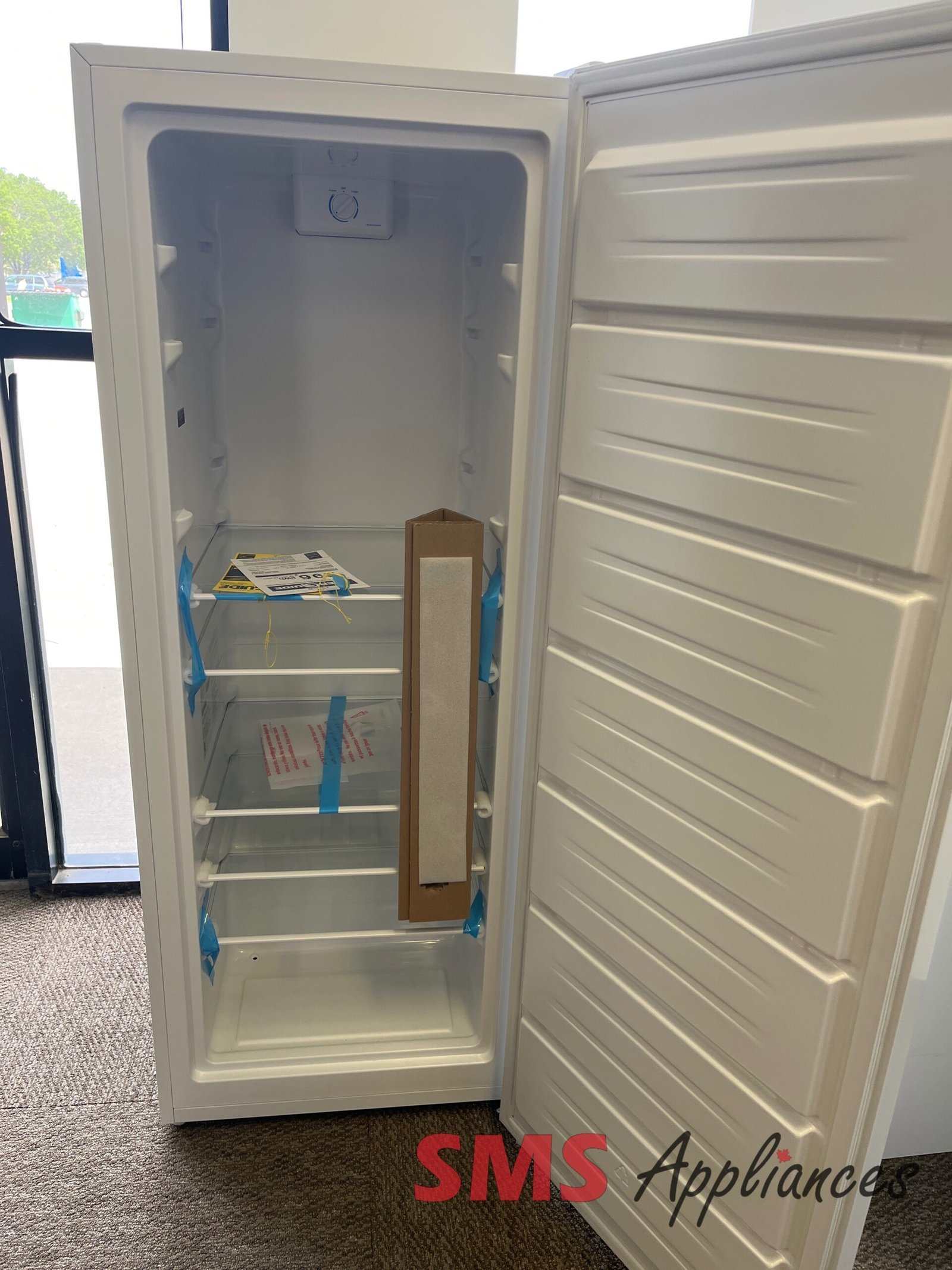 Open-Box-Freezers-FFUE0726AW-2-scaled-1.jpg Open Box Freezers FFUE0726AW Frigidaire - Image 2